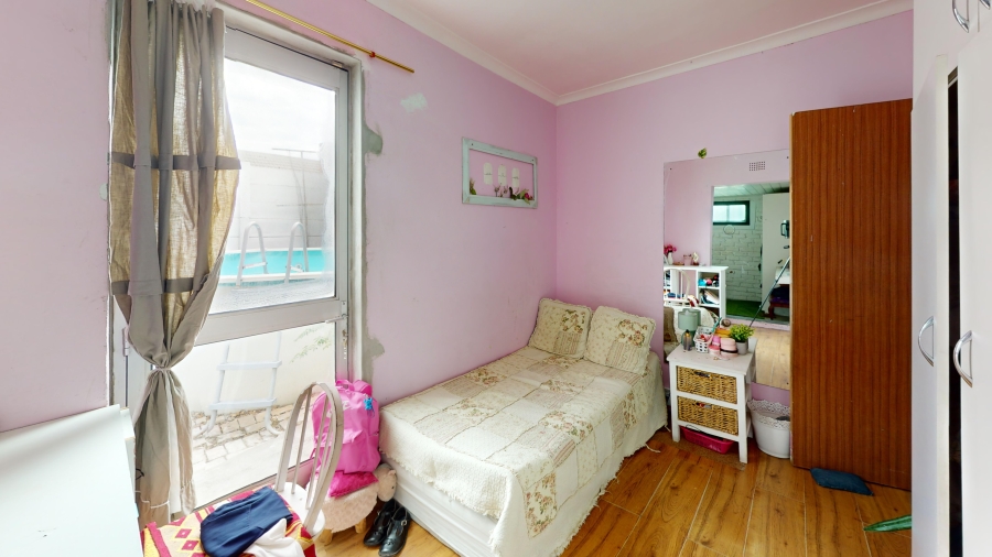 5 Bedroom Property for Sale in Colorado Park Western Cape